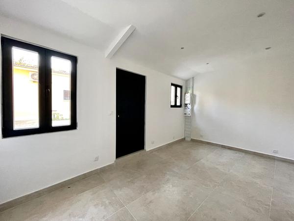 Appartement Chatenay Malabry 1 pièce(s) 18.56 m2 ; Terrasse 9.24 m2