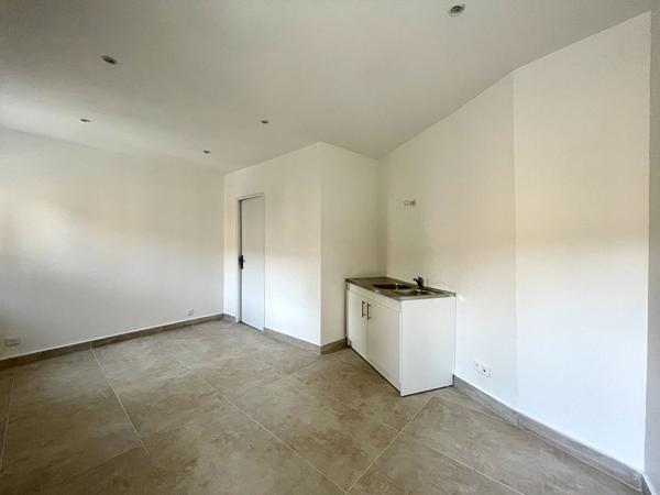 Appartement Chatenay Malabry 1 pièce(s) 18.56 m2 ; Terrasse 9.24 m2