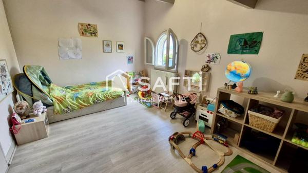 Maison familiale avec 4 chambre et un grand jardin