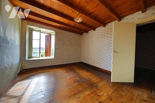 Au lieu-dit Le Foyer, maison mitoyenne à rénover