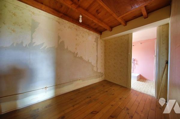 Au lieu-dit Le Foyer, maison mitoyenne à rénover