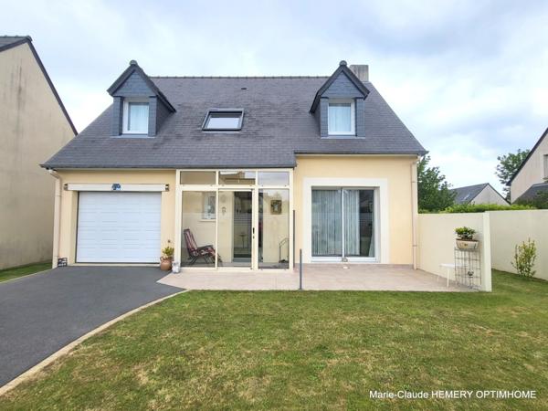 Dinard: Maison de 89m² avec garage sur jardin clos de 353m². 4 chambres. plages et commerces à 15 minutes à pied
