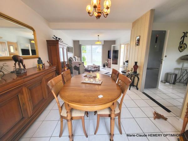 Dinard: Maison de 89m² avec garage sur jardin clos de 353m². 4 chambres. plages et commerces à 15 minutes à pied