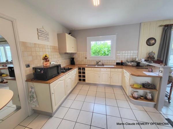 Dinard: Maison de 89m² avec garage sur jardin clos de 353m². 4 chambres. plages et commerces à 15 minutes à pied