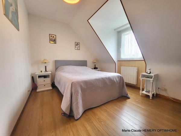 Dinard: Maison de 89m² avec garage sur jardin clos de 353m². 4 chambres. plages et commerces à 15 minutes à pied