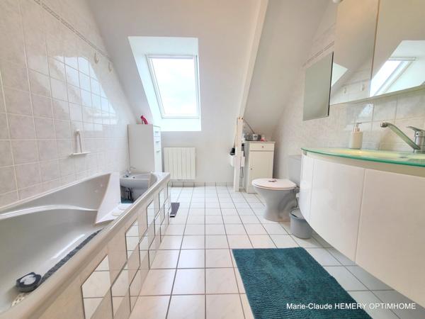 Dinard: Maison de 89m² avec garage sur jardin clos de 353m². 4 chambres. plages et commerces à 15 minutes à pied