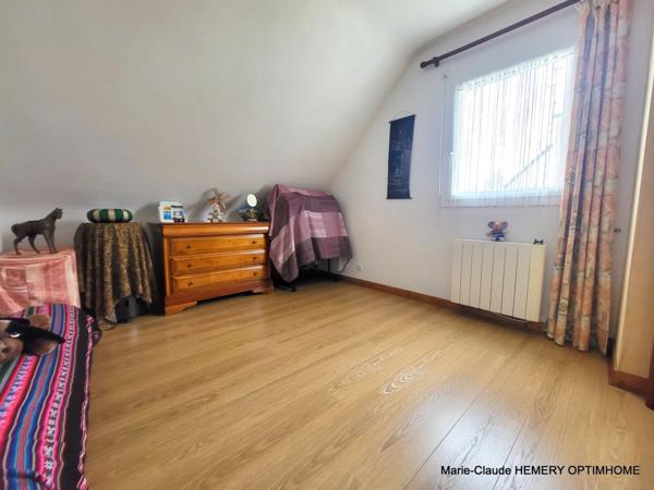 Dinard: Maison de 89m² avec garage sur jardin clos de 353m². 4 chambres. plages et commerces à 15 minutes à pied