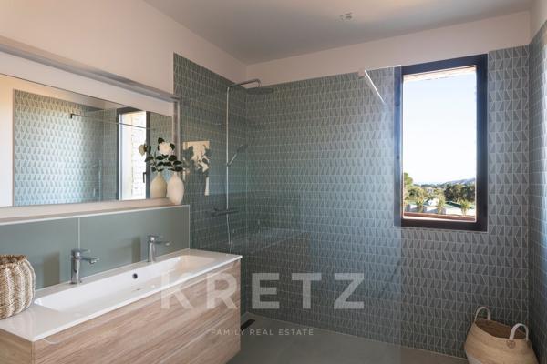 VILLA D’EXCEPTION AVEC PISCINE ET VUE MER