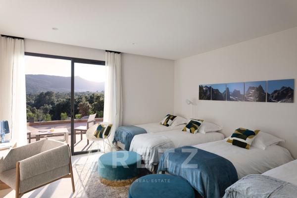 VILLA D’EXCEPTION AVEC PISCINE ET VUE MER