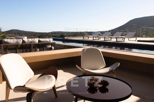 VILLA D’EXCEPTION AVEC PISCINE ET VUE MER