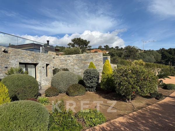 VILLA D’EXCEPTION AVEC PISCINE ET VUE MER