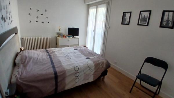 ROYAN 17200. Très bel appartement de 68 m² habitable avec loggia, cave et parking en sous sol.