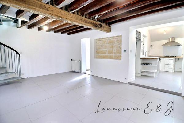 Maison de charme en pierre - Centre-ville de Montataire - 2 chambres et un bureau  garage