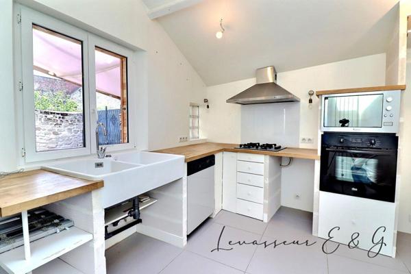 Maison de charme en pierre - Centre-ville de Montataire - 2 chambres et un bureau  garage