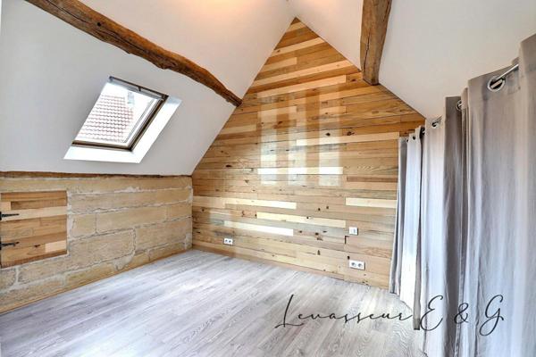 Maison de charme en pierre - Centre-ville de Montataire - 2 chambres et un bureau  garage