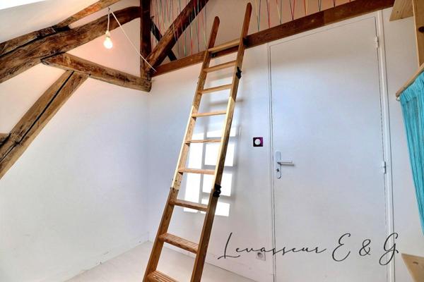 Maison de charme en pierre - Centre-ville de Montataire - 2 chambres et un bureau  garage