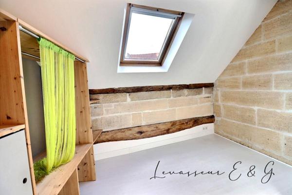 Maison de charme en pierre - Centre-ville de Montataire - 2 chambres et un bureau  garage