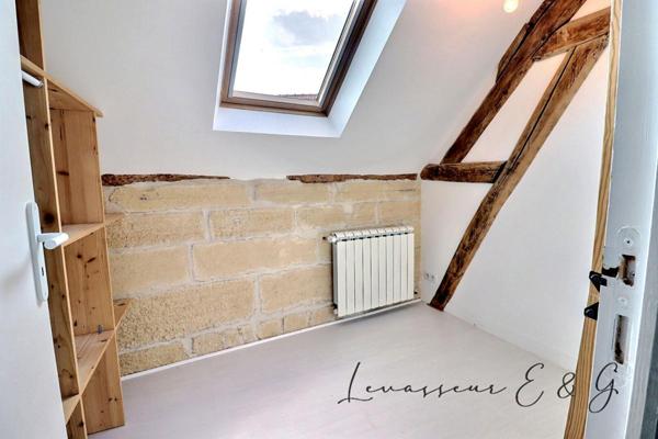 Maison de charme en pierre - Centre-ville de Montataire - 2 chambres et un bureau  garage