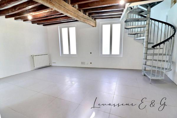 Maison de charme en pierre - Centre-ville de Montataire - 2 chambres et un bureau  garage