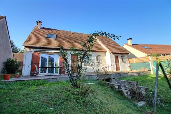 Maison 5 pièces de 100 m2 à vendre à ECQUEVILLY (78) au prix de 295000 euros