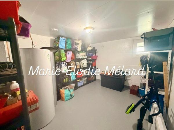 Maison plain-pied surélevé sur 12 ares -vue champs- grands garages de 93m²