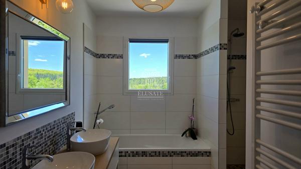 Condom (32100) VILLA AVEC PISCINE , 3 CHAMBRES SUPERBE VUE et EXCELLENT DPE - SECTEUR EAUZE