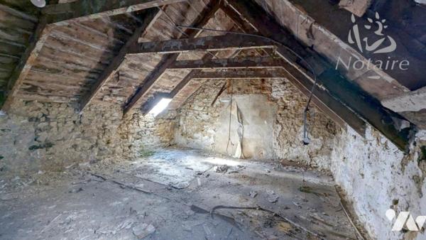 Corps de ferme à rénover, avec maison, grange, dépendance et hangar