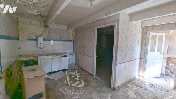 Corps de ferme à rénover, avec maison, grange, dépendance et hangar