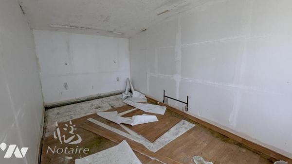 Corps de ferme à rénover, avec maison, grange, dépendance et hangar