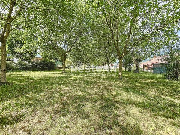 Terrain constructible d'environ 800 m², à vendre sur la commune de Versonnex