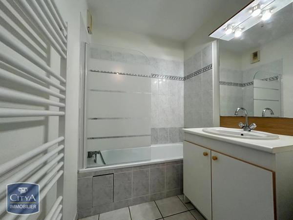 Appartement à louer 3 pièces 65.96m² Poitiers (86000)