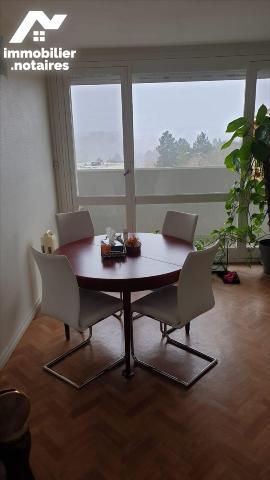 Remicourt - apptt 2 ch - 6ème avec ascenseur - parking privé -