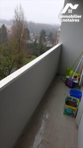 Remicourt - apptt 2 ch - 6ème avec ascenseur - parking privé -