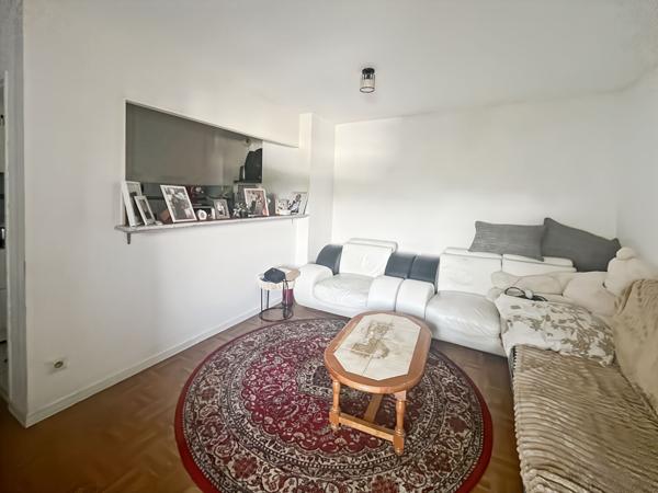 À VENDRE ? Appartement 2 pièces vendu loué ? Cergy-le-Haut