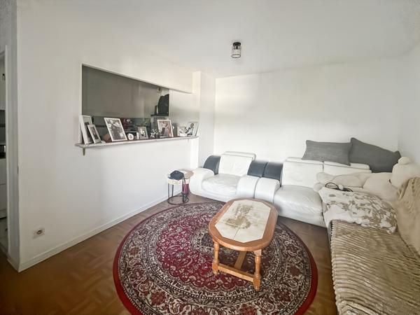 À VENDRE ? Appartement 2 pièces vendu loué ? Cergy-le-Haut