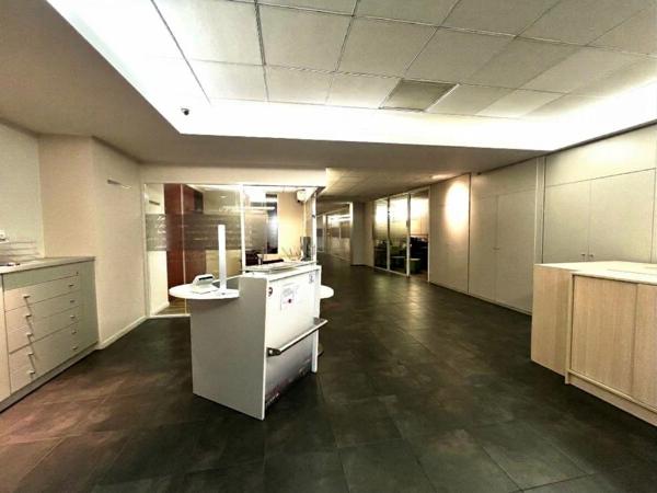 À LOUER - LANGON CENTRE-VILLE - LOCAL COMMERCIAL DE 305 m² EN EXCELLENT ÉTAT