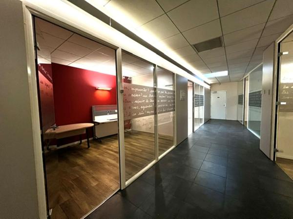 À LOUER - LANGON CENTRE-VILLE - LOCAL COMMERCIAL DE 305 m² EN EXCELLENT ÉTAT