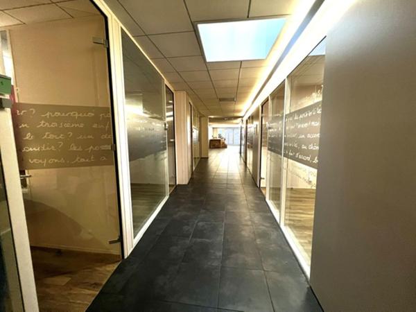 À LOUER - LANGON CENTRE-VILLE - LOCAL COMMERCIAL DE 305 m² EN EXCELLENT ÉTAT