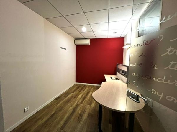 À LOUER - LANGON CENTRE-VILLE - LOCAL COMMERCIAL DE 305 m² EN EXCELLENT ÉTAT