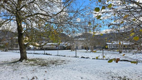 Terrain plat ensoleillé