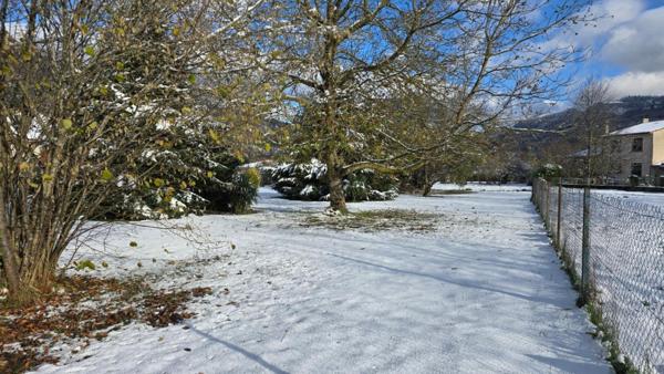 Terrain plat ensoleillé