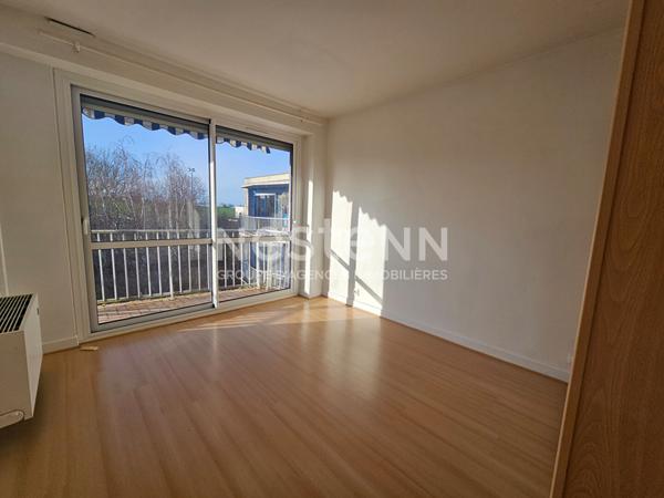 Plaisir Village appartement 3 pièce(s) dernier étage, Box, cave,