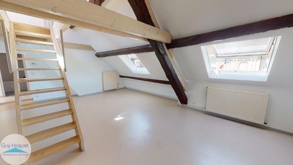 À louer, appartement d'environ 85 m², 4 pièces à VESOUL (70000).