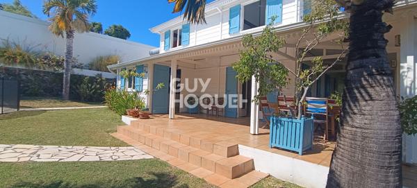 Maison d'exception nichée dans un écrin de verdure au Centre-ville de Saint-Pierre