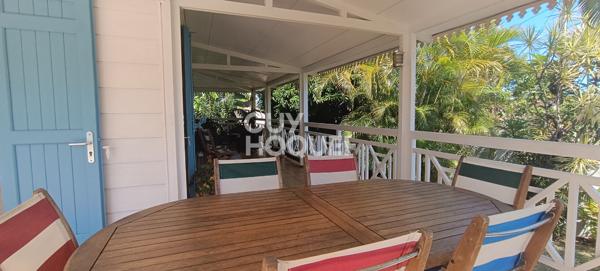 Maison d'exception nichée dans un écrin de verdure au Centre-ville de Saint-Pierre