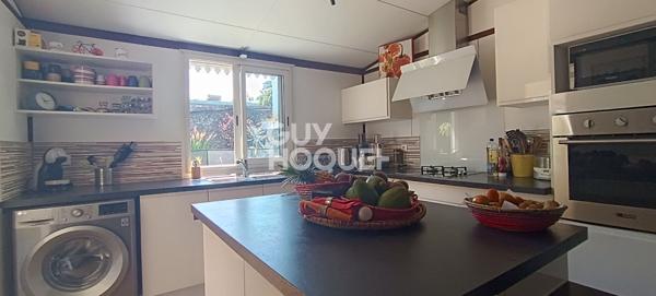 Maison d'exception nichée dans un écrin de verdure au Centre-ville de Saint-Pierre