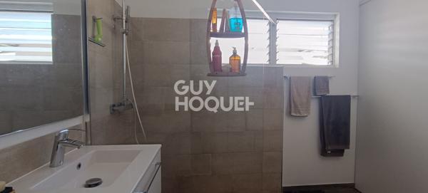 Maison d'exception nichée dans un écrin de verdure au Centre-ville de Saint-Pierre