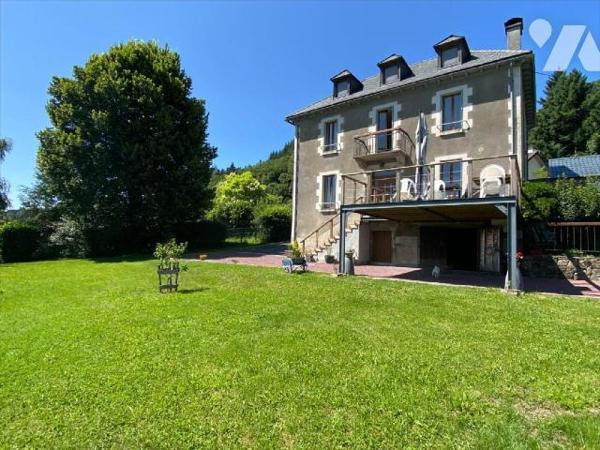 SAINT CHAMANT, sur terrain de 1300 m², maison d'habitation individuelle comprenant s/sol garage...