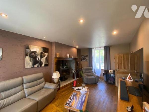 SAINT CHAMANT, sur terrain de 1300 m², maison d'habitation individuelle comprenant s/sol garage...