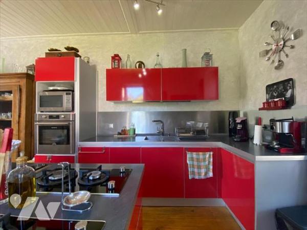 SAINT CHAMANT, sur terrain de 1300 m², maison d'habitation individuelle comprenant s/sol garage...